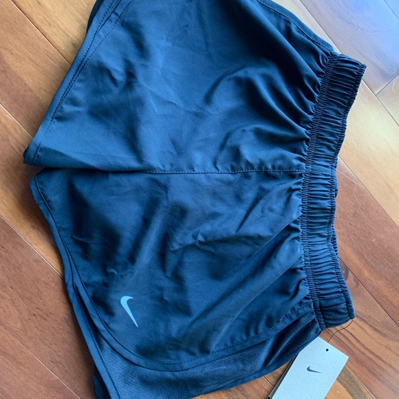 Nike Women's Tempo Running Shorts - Picture 2 of 4